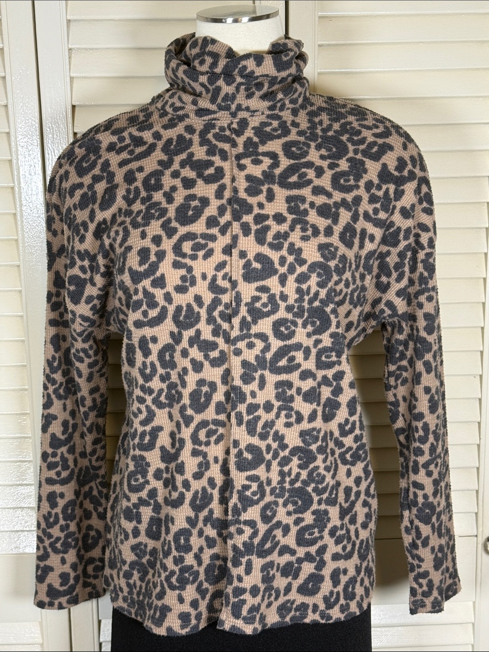 Vince Camuto Leopard Print Waffle Knit Turtleneck Top Size Medium